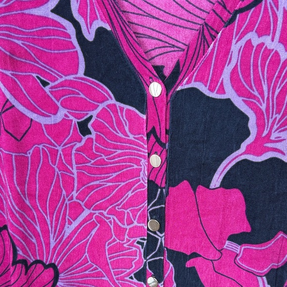 Chico's Travelers Size 4 (20/22) Pink and Black Floral Button-Down Shirt - Picture 6 of 11